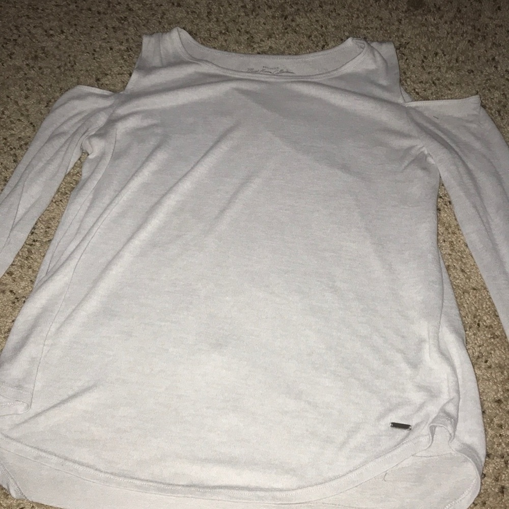 Peek a boo shoulder shirt